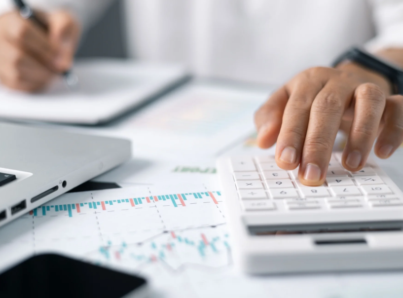 How Does a Fractional CFO Differ from a Full-Time CFO