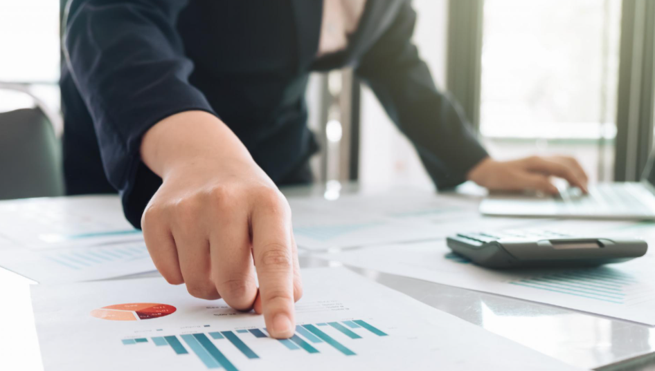 How Does a Fractional CFO Differ from a Full-Time CFO