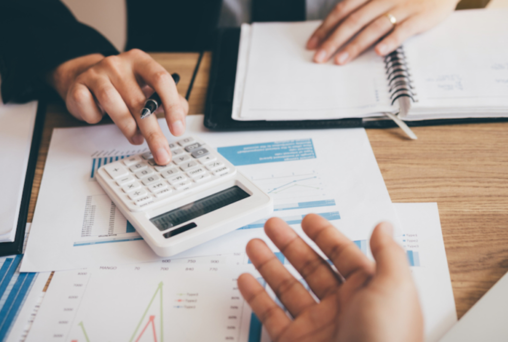 Choosing Professional Bookkeeping Instead of Doing It Yourself